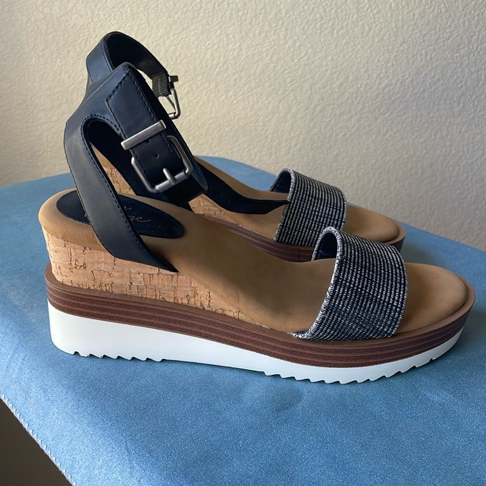 Crown Vintage Sandal